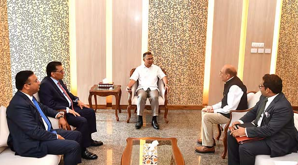 প্রধানমন্ত্রীর সঙ্গে সাক্ষাৎ করলেন ভারতের হাইকমিশনার দীনেশ ত্রিবেদী